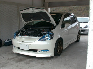 �q������B