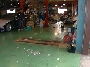 カーロード誌は3人体制。