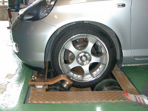 ローターとホイルの隙間が空き過ぎ・・・。