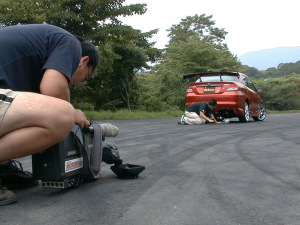 下から中身を・・・。