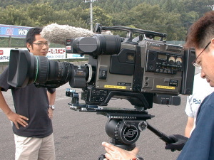 ビデオカメラ。めっさ重いよ〜。