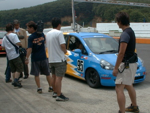 車高がかなり低いです。